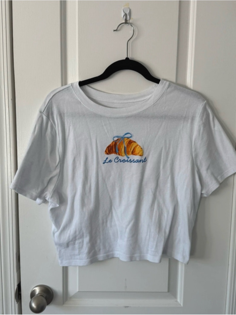 Cropped baby tee with croissant graphic XXL